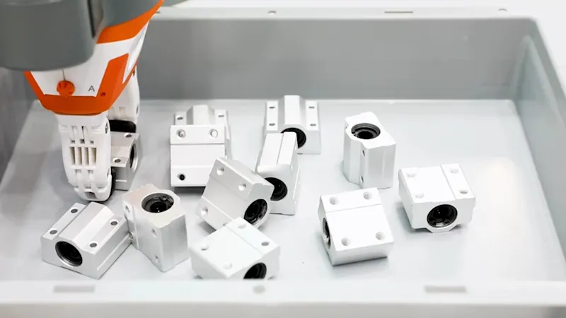 Grasping of unsorted, unmixed parts from the load carrier.