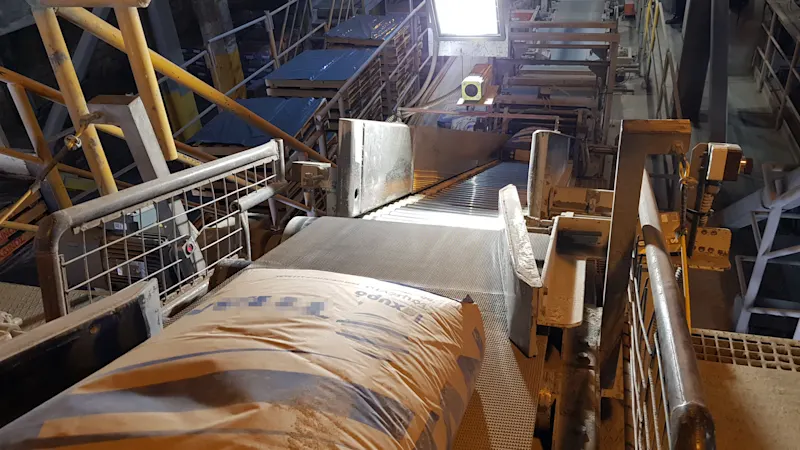 Inspection under the roughest conditions: Basler ace 2 cameras with custom IP66/IP67 housings ensure the quality of cement sacks