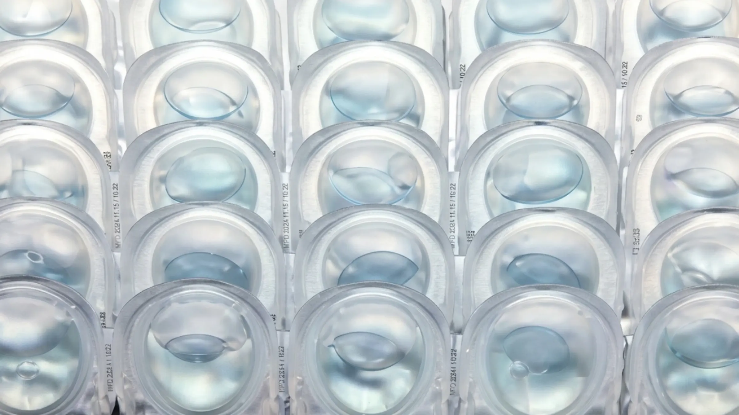 隱形眼鏡屬於醫療器材且產量極大,必須透過可靠的自動檢測來確保使用者安全。