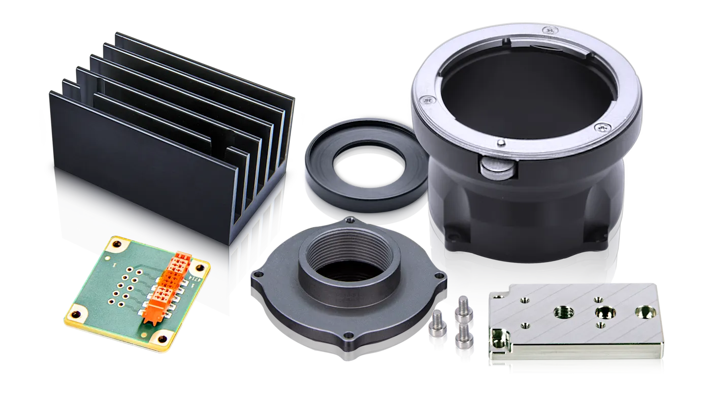 Gli accessori Basler per l'elaborazione delle immagini includono dispositivi di rete e periferiche, ausili di montaggio e una gamma di altri prodotti accessori per trlrcamere, obiettivi e illuminazione.