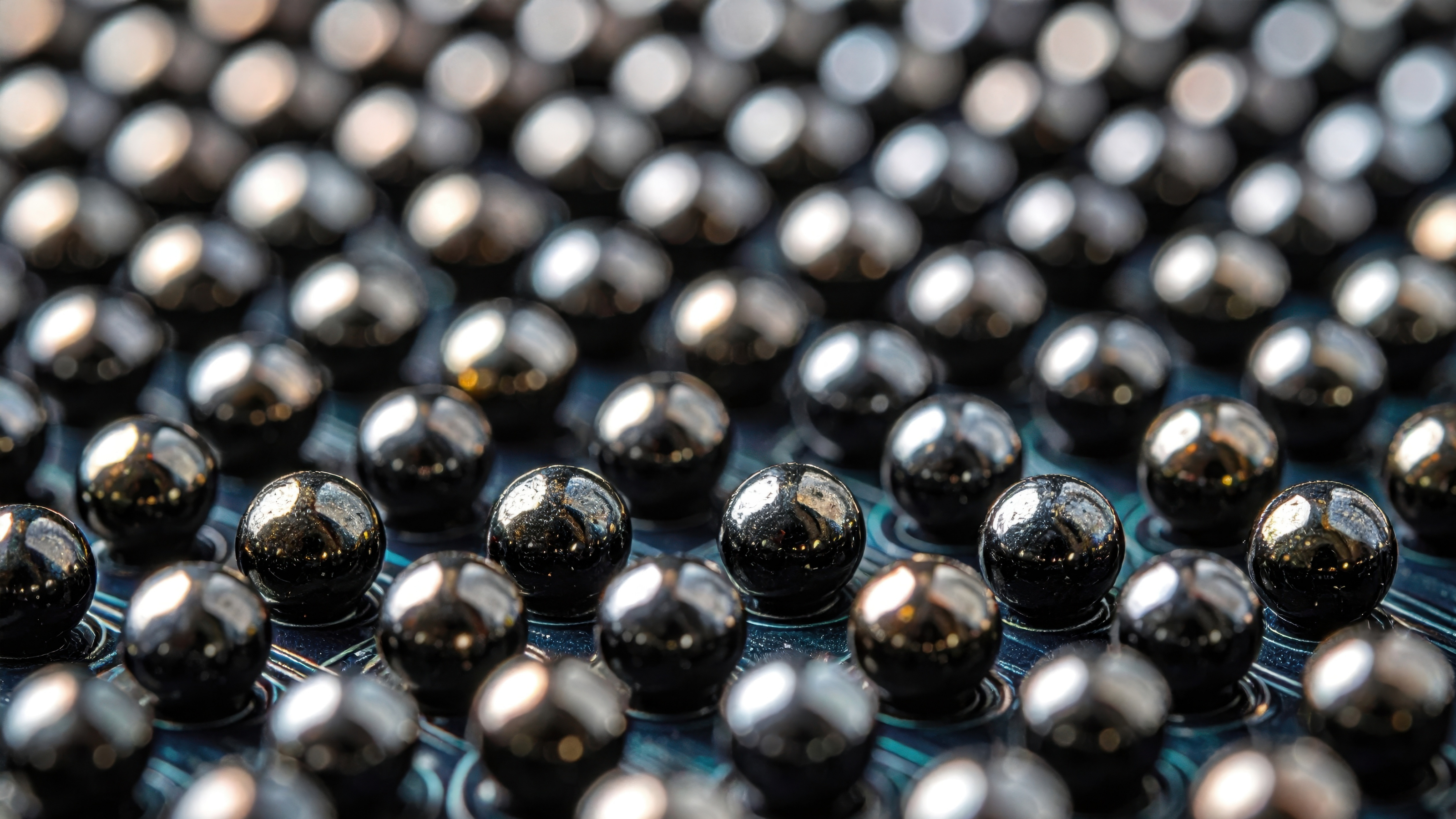 Highly reflective solder balls on a dark PCB panel: an example of challenging contrast conditions addressed by HDR imaging.