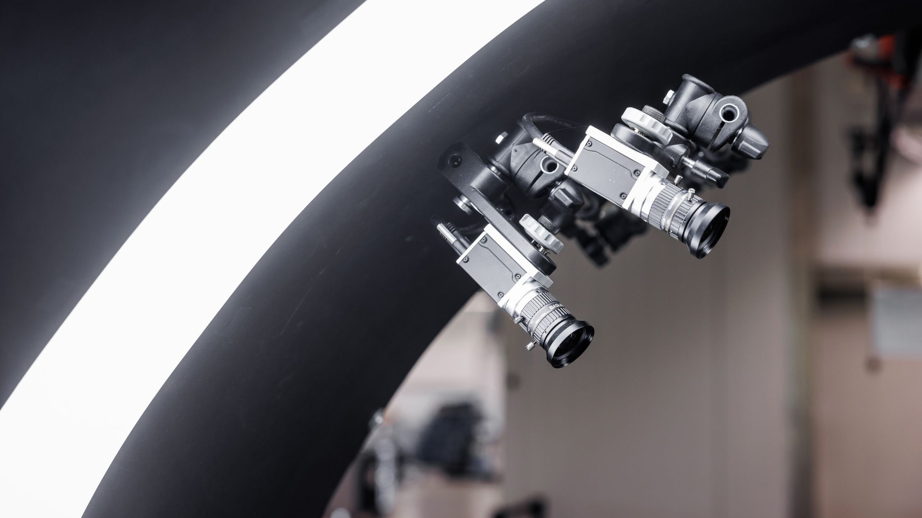 고품질 이미지를 제공하며 미세한 특징까지 포착하는 ace 2 